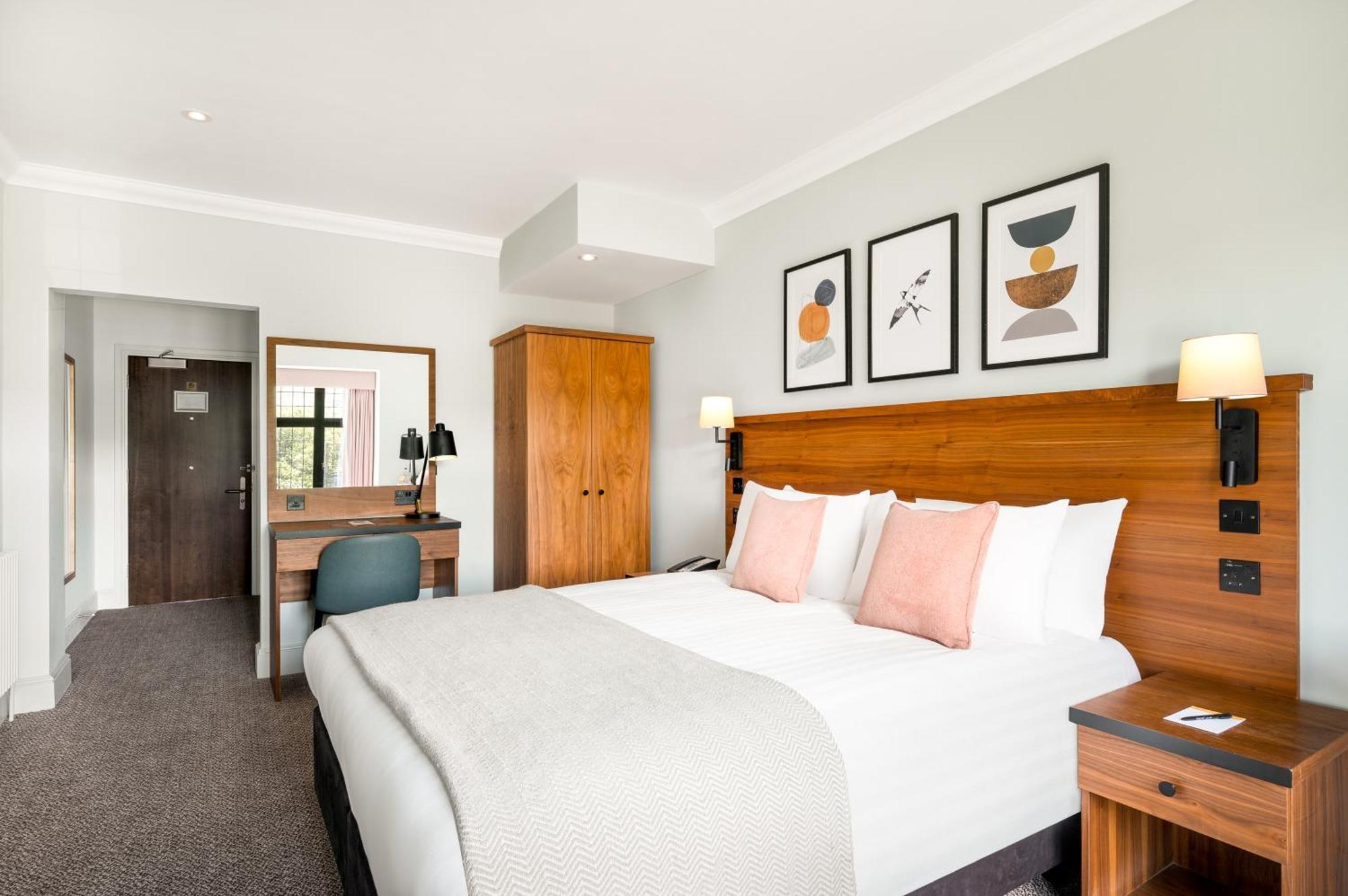 Voco Lythe Hill Hotel & Spa By Ihg Haslemere Extérieur photo