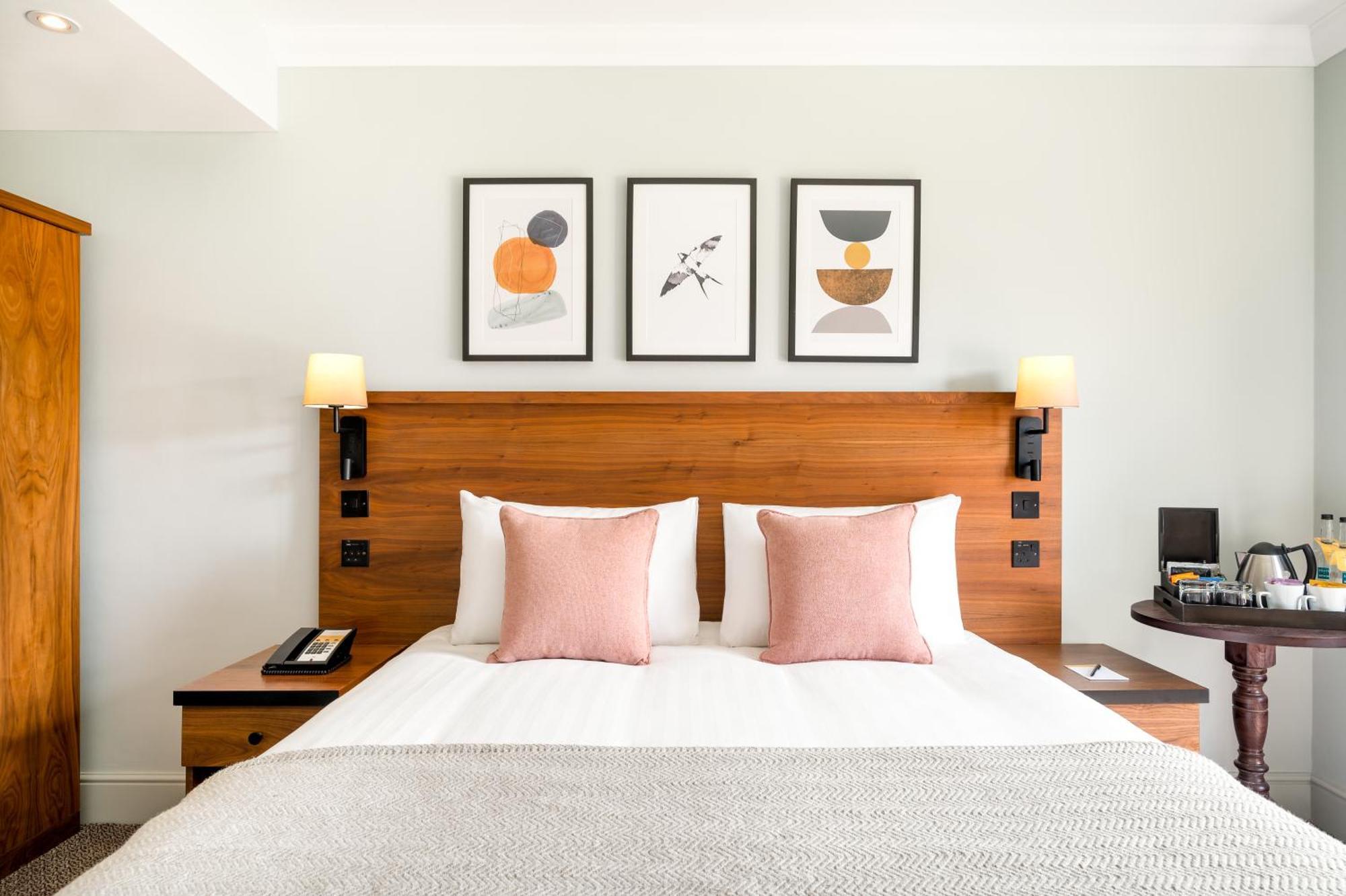 Voco Lythe Hill Hotel & Spa By Ihg Haslemere Extérieur photo