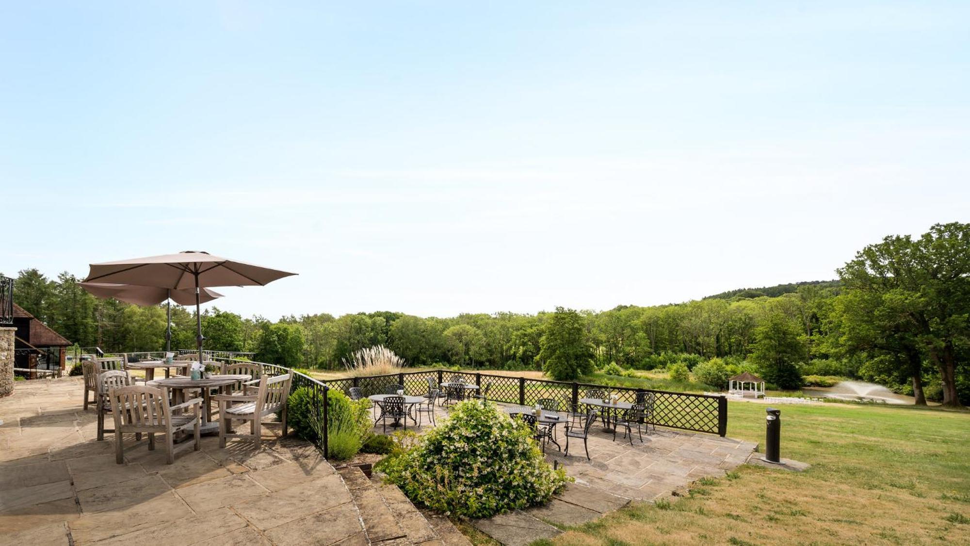 Voco Lythe Hill Hotel & Spa By Ihg Haslemere Extérieur photo