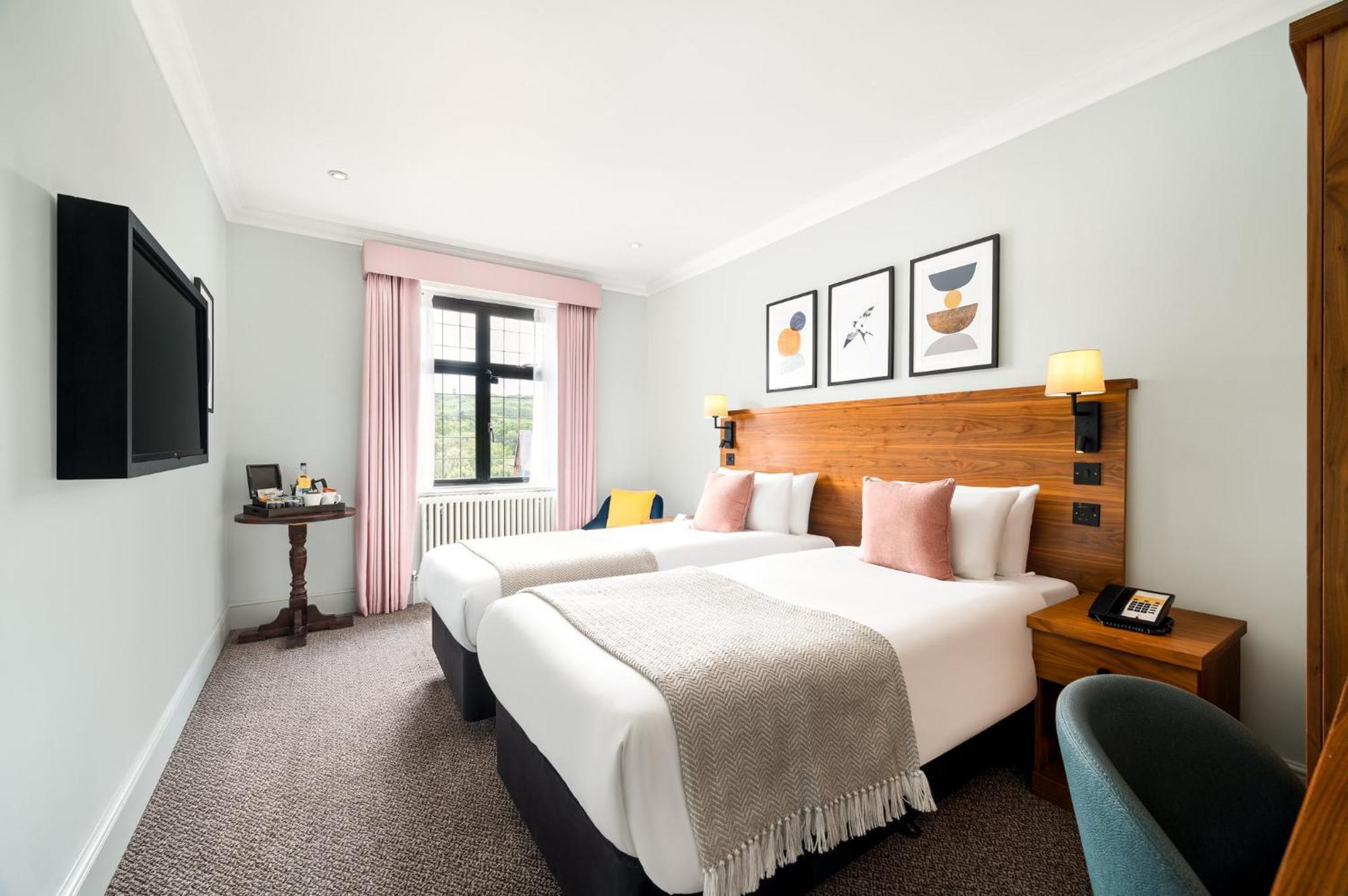 Voco Lythe Hill Hotel & Spa By Ihg Haslemere Extérieur photo