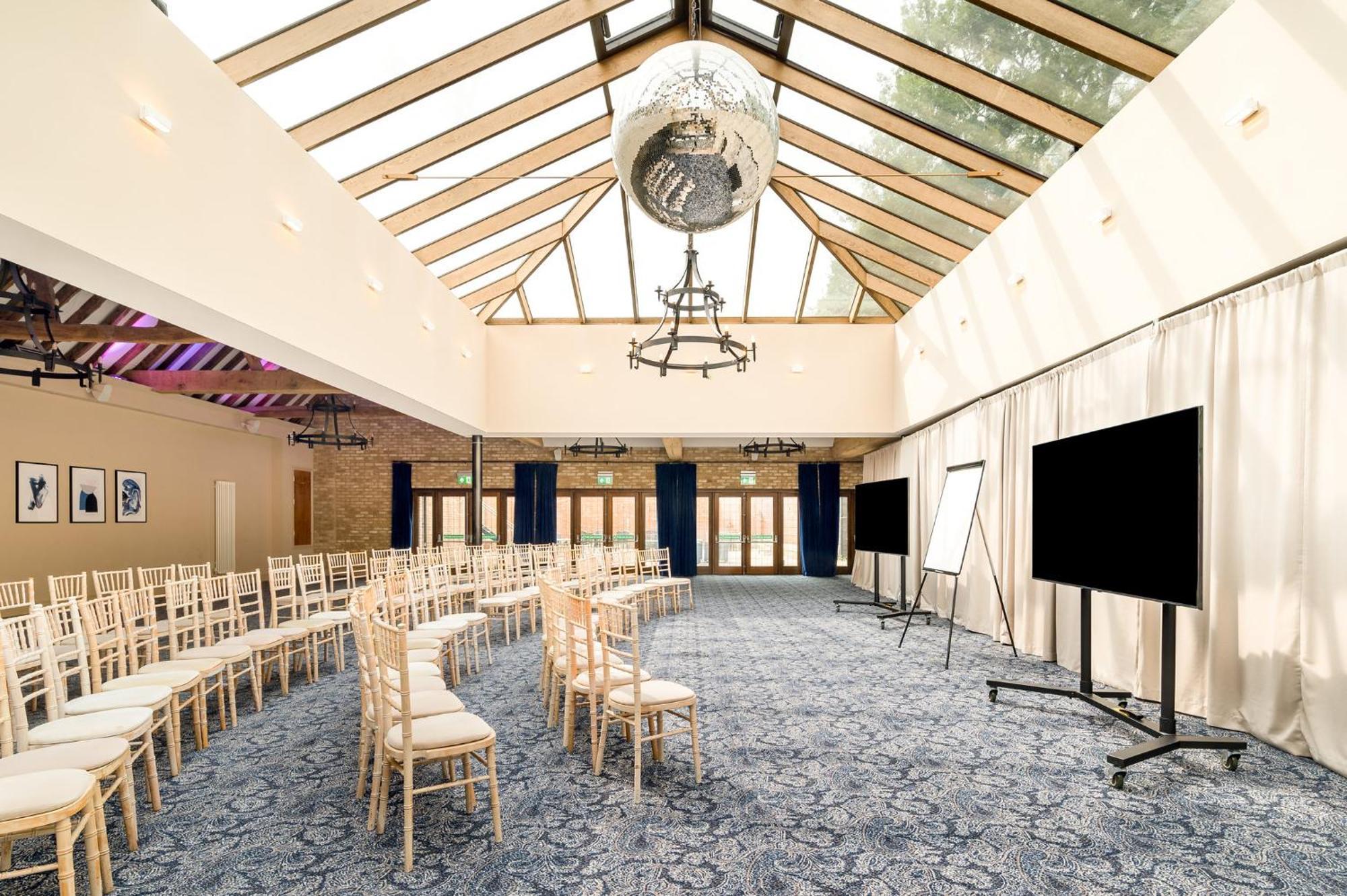 Voco Lythe Hill Hotel & Spa By Ihg Haslemere Extérieur photo
