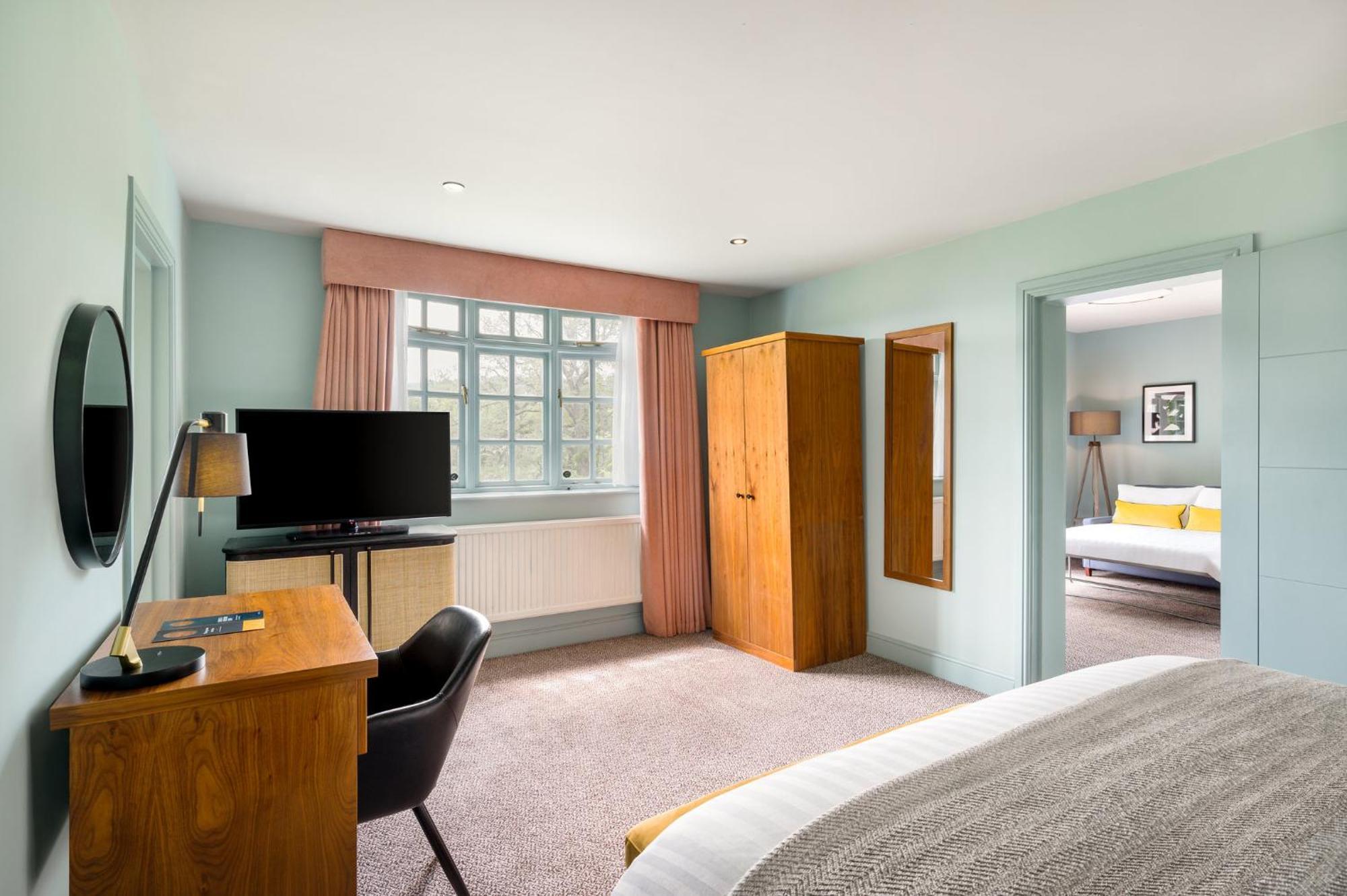 Voco Lythe Hill Hotel & Spa By Ihg Haslemere Extérieur photo