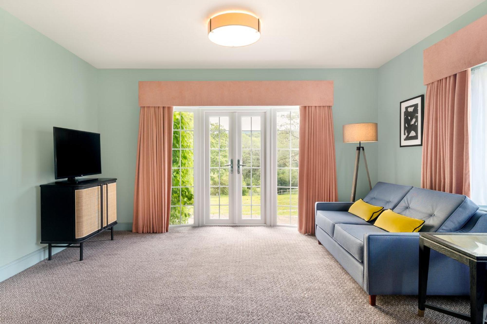 Voco Lythe Hill Hotel & Spa By Ihg Haslemere Extérieur photo